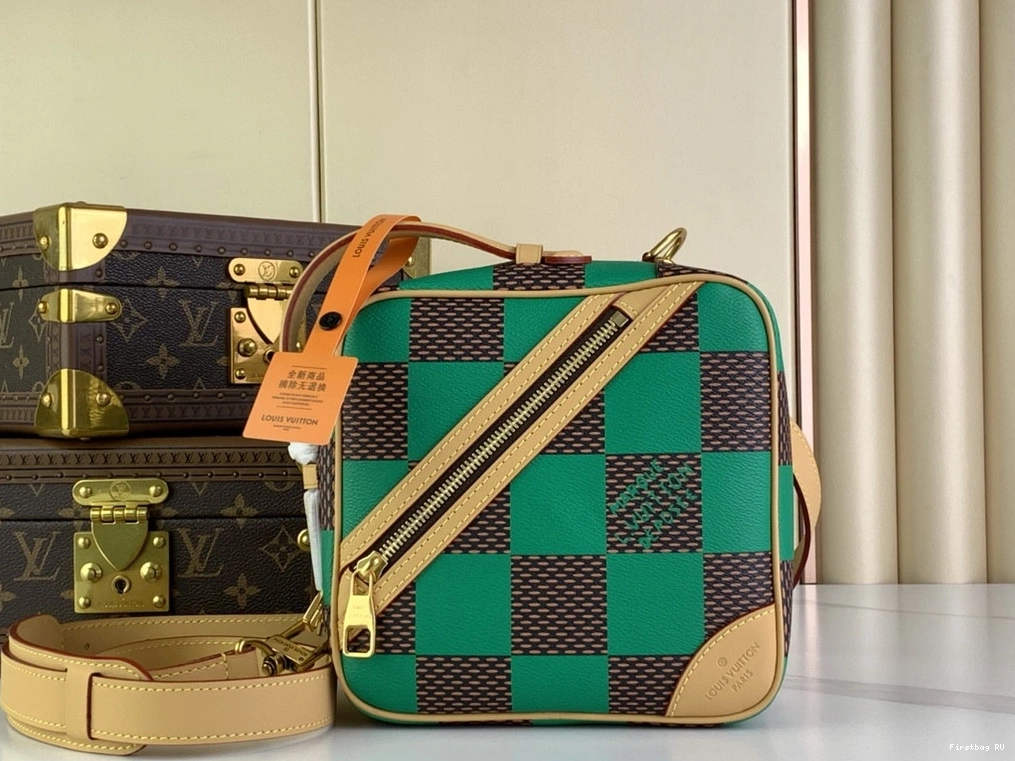 First bag ru LOUIS Chess Messenger-24*24*8CM VUITTON 0723